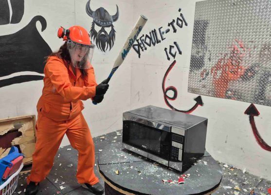 Séance de Rage Room et défoulement chez Les Enragés à Saint-Eustache
